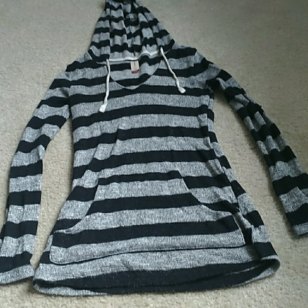 Junior's Light Sweater Top